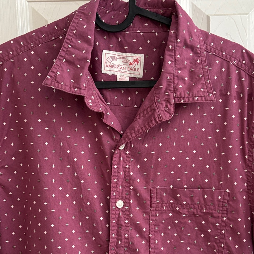 American Eagle Men's Maroon Short Sleeve Button Down Shirt - Medium